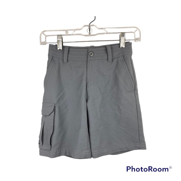 Boy’s Under Armour Grey Shorts with extra pocket and adjustable waistband - Picture 1 of 6